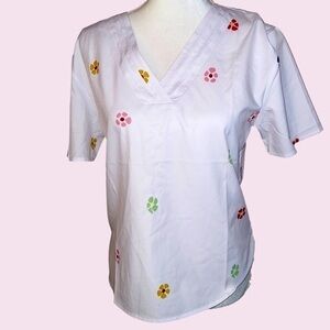 Pretty white vee-neck lightweight shirt, M.